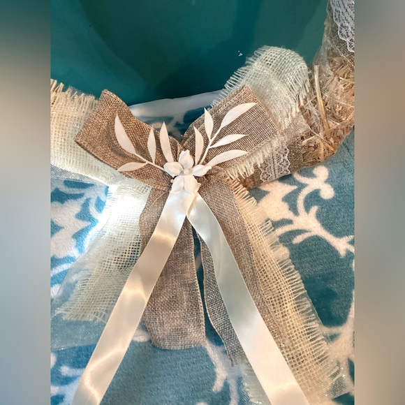 Fresh new shiny wreath with delicate bow 14” diameter - Picture 3 of 5